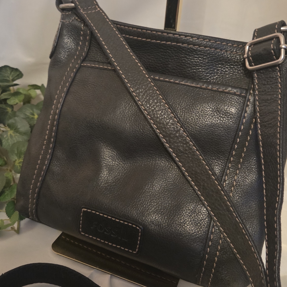 Fossil Genuine Leather Crossbody Purse Black Minimalist Everyday Shoulder Bag